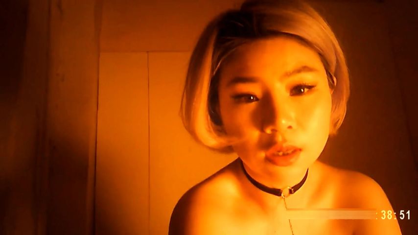 穿着情趣内衣的风骚少妇被炮友爆操