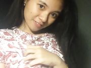 清秀美女魅惑自拍给男友解渴