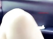 现在的主播胆真肥美女主播(R8和姨夫)大白天直接把车停在路边给司机舔鸡巴露出个逼逼很性感