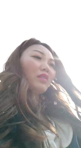 漂亮骚情美女主播勾引了一个小哥 去户外找个地方啪啪啪 很刺激-2