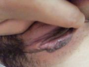 经常自慰的少女逼逼已经从容纳一根手指变成了两根被开发的很好