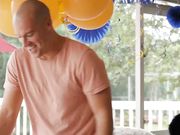 品尝吉祥物大鸡巴的巨乳熟女