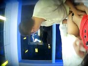 小哥撩妹有一套二话不说把内裤扒掉就捅