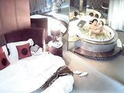 情趣酒店摄像头偷拍健壮男和美女洗完鸳鸯浴激情啪啪对白清晰