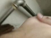 在火车上的厕所操妈妈的骚逼母子乱伦 真刺激