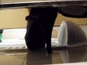 大型活动现场后台厕拍 美女们有说有笑的都很开心啊