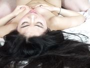 豪放美眉与外国男友的淫乱生活被摁在床上抽插