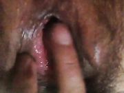 寂寞少妇空虚难耐没有鸡巴来填满骚逼只好自慰