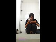 马戏团公厕经典偷拍 各色女性尿尿环肥燕瘦形态各异