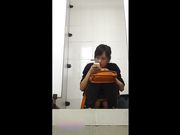 马戏团公厕经典偷拍 各色女性尿尿环肥燕瘦形态各异