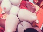 两个巨乳人妻因为老公性功能不够强只好用假阳具来做爱