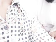 丰满又风骚韵味少妇穿着开档情趣丝袜和炮友啪啪先口后啪