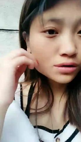 露脸骚货俏秘书跟小哥哥玩刺激的野战找个没人的地方就开干