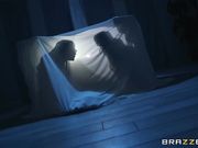 夜晚在帐篷里双飞黑白姐妹花