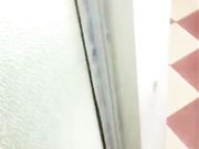 城中村出租屋偷拍附近的年轻打工妹洗澡