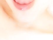 大奶美少妇性感吊带黑丝沙发上自摸扣逼出水秀