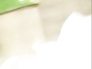 网红妹子在网吧玩露出被隔壁小伙发现了直接硬来掏出鸡巴就吃