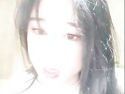 网红妹子在网吧玩露出被隔壁小伙发现了直接硬来掏出鸡巴就吃