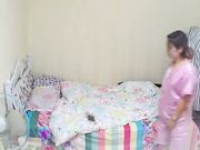 偷拍独居美少妇又大又白的奶子快把胸罩撑爆了好想摸一摸