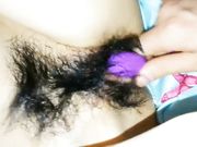 这个小姐姐真是非常的骚都还没脱掉内裤就开始流水