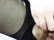 闷骚眼镜妹子穿上黑丝被男友用手指抠出水吹硬鸡巴就骑上去