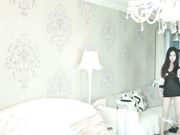 美女模特宛宛干净无毛馒头穴搔首弄姿挑逗诱惑自摸阴蒂