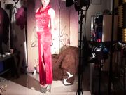 趁着模特手脚被捆绑侧身位后入强行插嘴给干不乐意了