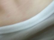 嫩逼女友因插的太深老是用手推我让我慢点