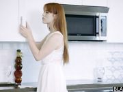 白丝袜大长腿妹子冷艳气质吞吐大屌受不了鸡动搞穴爽的不行