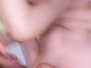 骚浪的母狗来自人妻的3P，很刺激露脸伺候两根几把，非常主动被两猛男轮草