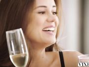 高颜值黑丝姐妹花休闲聚会太让人向往挡不住鸡动要射想啪