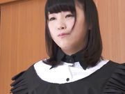 屌丝宅男在家懒得做家务找了个女仆家政来打扫卫生还穿的这么性感-1