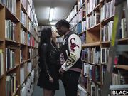 极品黑衣丰满美女屁股摇摆很销魂插入挡不住要射啪啪