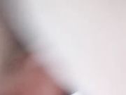 深喉口交样子非常骚，被猛男后入抱起来干，自己还拿道具插