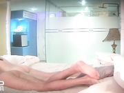 美女酒店被性欲旺盛的男友各种高难度体位狠狠爆插了3次,白皙翘臀后入猛干