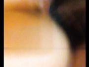 饭店认识的年轻女孩勾引她上床做爱问我爽不爽