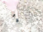 非常骚的高颜值漂亮女主播和搭档开车去小树林各种虐小B,各种诱惑套路网友红包