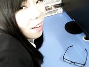 鸡年国外视频网站很火外貌非常淫骚的华裔美眉办公室被洋屌内射大屁股