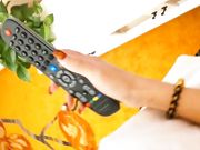 酒店高级套房色诱年轻服务员,解开裤子就吃鸡巴爽的让你无法反抗