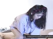 操神似黄蓉的小姑娘，特听话，让干啥干啥 老片 值得一看