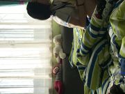 美女背着闺蜜勾引他男友,这姿色就算不勾引有机会男的也会干她!