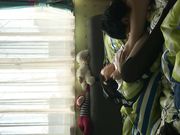 美女背着闺蜜勾引他男友,这姿色就算不勾引有机会男的也会干她!