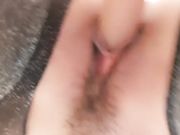 喊着爸爸叫着老公来干我，情趣开档丝袜道具双插骚逼爆菊花