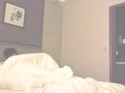 美女嫩模和公司现场策划师酒店开房啪啪,男的用尽全力狠狠干她