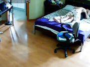 偷拍小伙晨运完回家和正在床上睡觉的媳妇来一炮