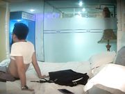 网络摄像头偷窥系列：宾馆约会同校苗条女友洗完迫不及待的热吻进入