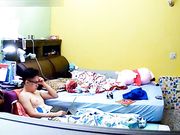 猥琐眼镜男在玩电脑被苗条漂亮女友主动求操各种体位