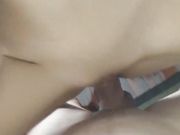 最新流出洋老外康爱福干汪珍珍嫩穴从床上干到桌子上草到喷射了