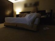 童颜气质大学美女酒店援交土豪时被猛男各种高难度姿势狠狠爆操,干的美女腿发软躺那不动了!