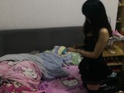 颜值白领美女露露睡前给同居帅哥男友口爆，被颜射一脸